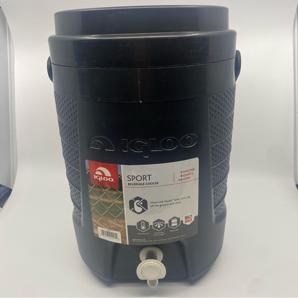 New Igloo Sports beverage black water cooler buffalo 2 gallons spout fence hooks - Picture 1 of 10